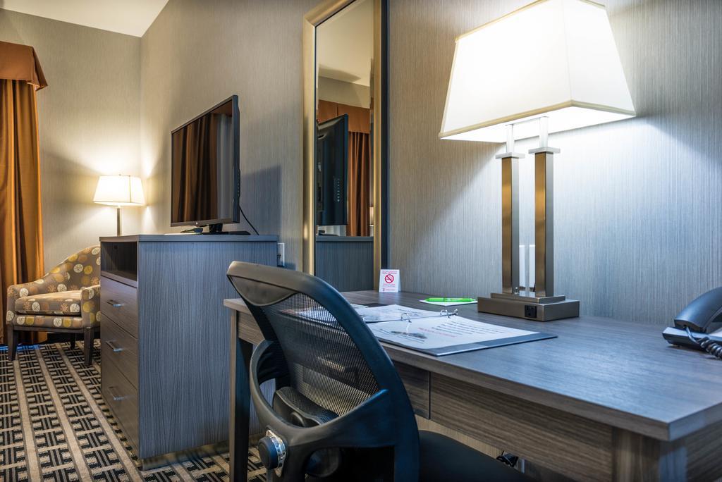 Timber Ridge Inn And Suites Fox Creek Habitación foto